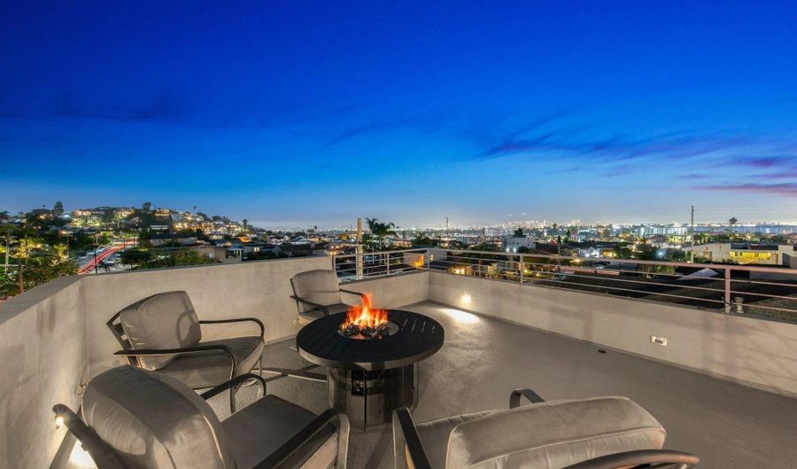 1525 Willow St, San Diego, CA 92106 - 4 Beds, 4 Bath