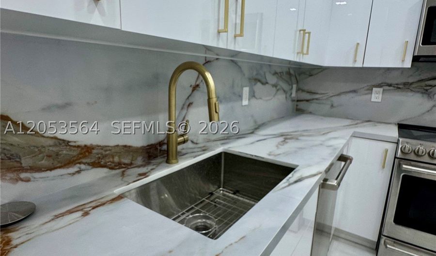10185 Collins Ave 606, Bal Harbour, FL 33154 - 1 Beds, 1 Bath
