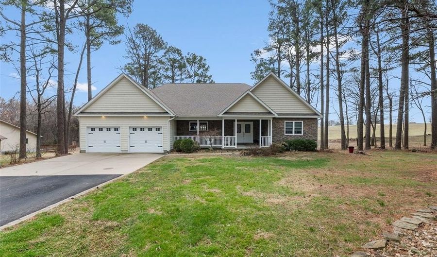 102 Woodland, Anna, IL 62906 - 4 Beds, 3 Bath