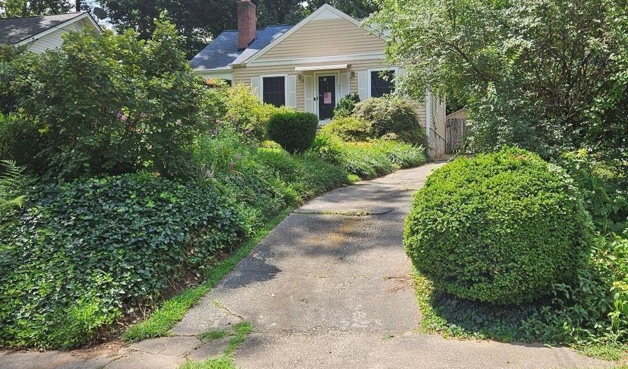 2431 Woodland Cir, Atlanta, GA 30344 - 2 Beds, 2 Bath