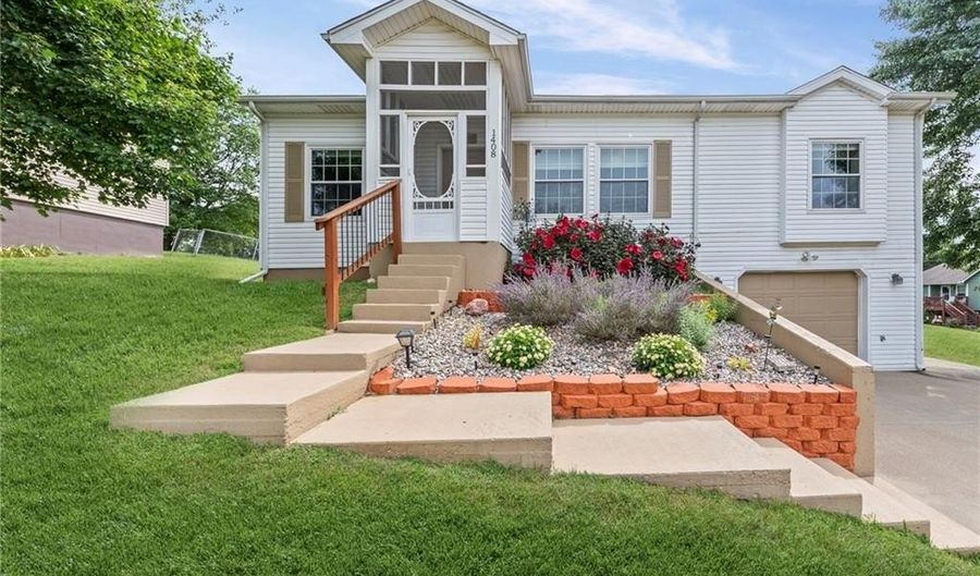 1408 Oak St, Atchison, KS 66002 - 3 Beds, 2 Bath