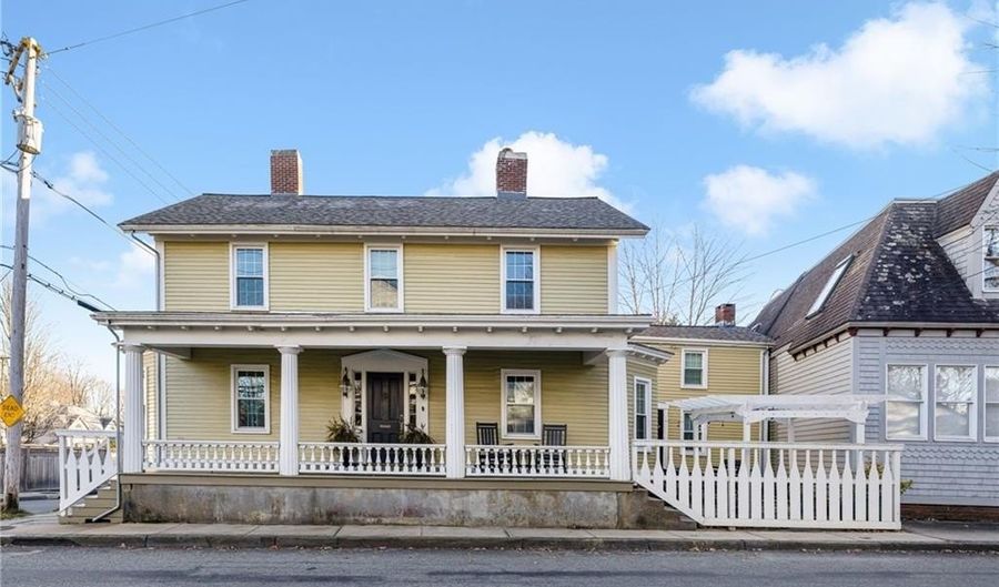 17 Old Beach Rd, Newport, RI 02840 - 5 Beds, 4 Bath