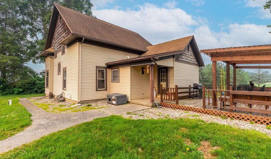 6985 E Hopewell Rd, Avilla, IN 46710 - 4 Beds, 2 Bath