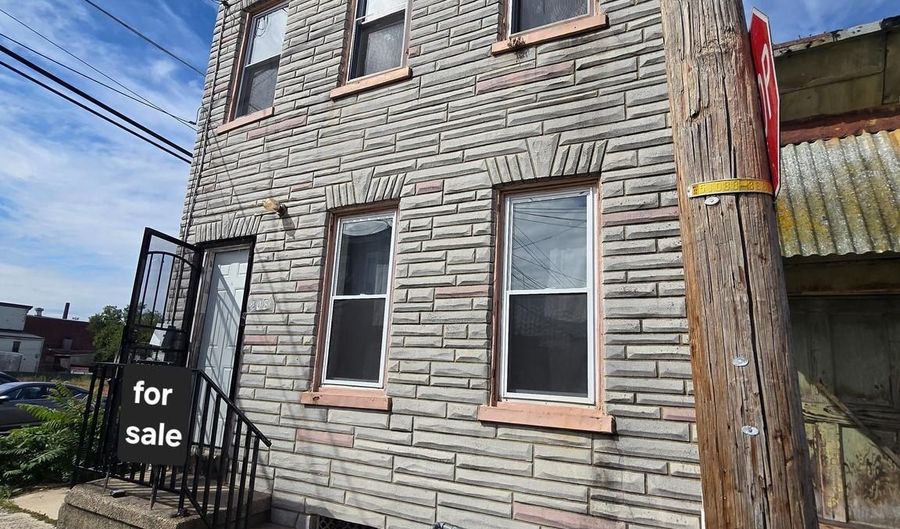 208 MAPLE St, Reading, PA 19602 - 3 Beds, 2 Bath