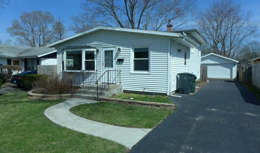 51 N Ridgemoor Ave, Mundelein, IL 60060 - 3 Beds, 2 Bath