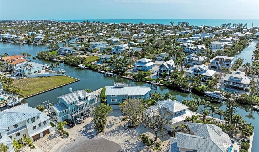 511 LOQUAT Dr, Anna Maria, FL 34216 - 4 Beds, 5 Bath