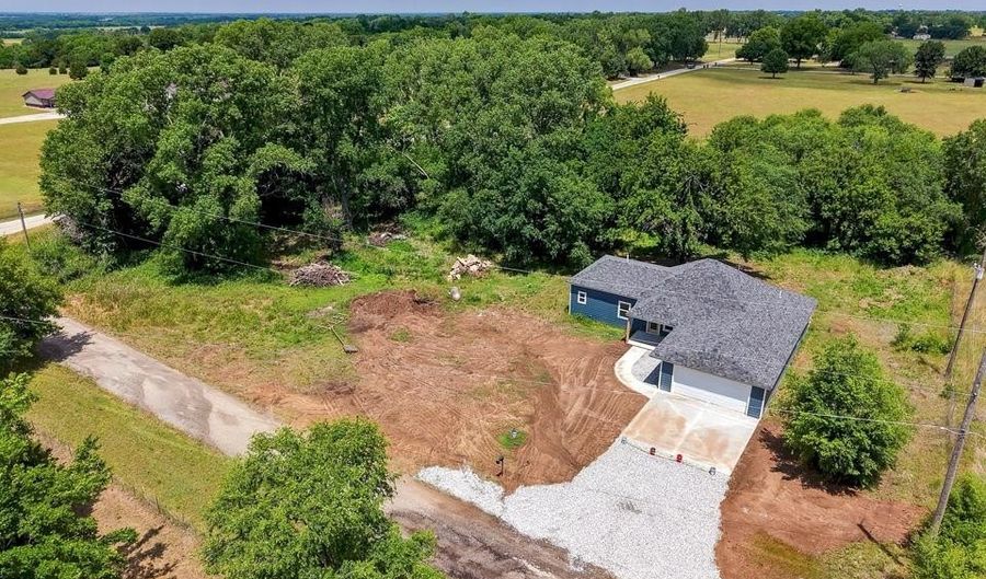2118 W Radio Ln, Arkansas City, KS 67005 - 3 Beds, 2 Bath
