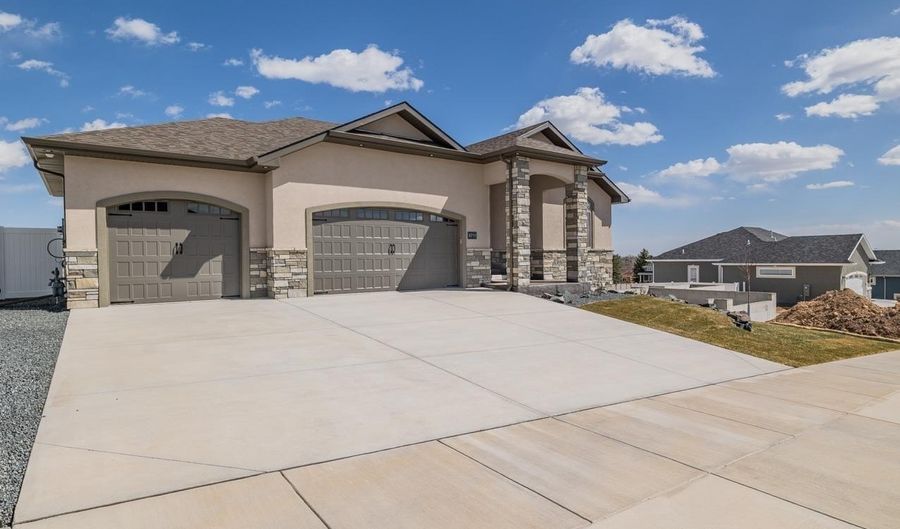 1629 STAR BRIGHT Dr, Cheyenne, WY 82009 - 3 Beds, 3 Bath