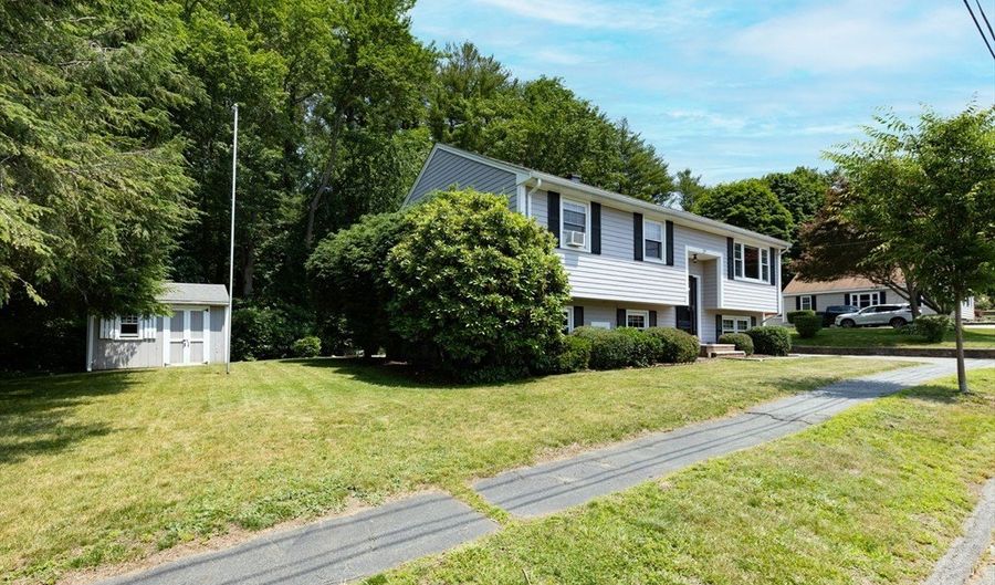 27 Hayes Ave, Beverly, MA 01915 - 3 Beds, 2 Bath