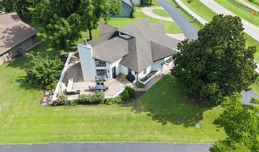 56901 E Walnut, Monkey Island, OK 74331 - 3 Beds, 3 Bath