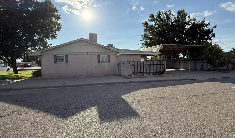 1802 W Clayton Ave, Artesia, NM 88210 - 3 Beds, 2 Bath