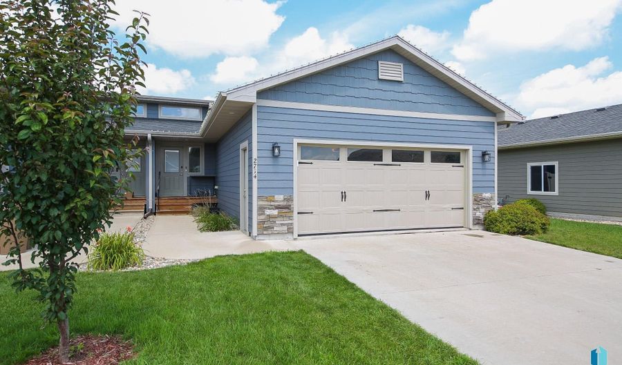 2714 E Sunburst Dr, Brandon, SD 57005 - 4 Beds, 3 Bath