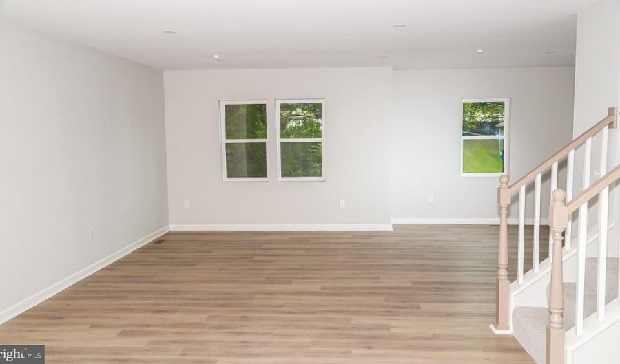8906 CHESTNUT Ave, Bowie, MD 20720 - 5 Beds, 5 Bath