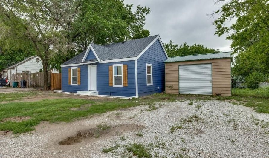 707 W Lamar St, Alvord, TX 76225 - 2 Beds, 1 Bath