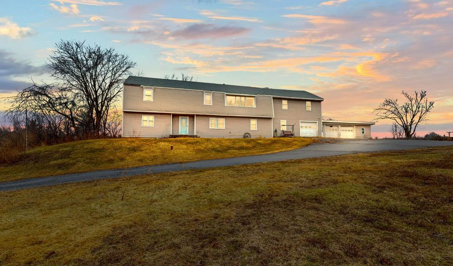 445 W River Rd, Augusta, ME 04330 - 5 Beds, 3 Bath