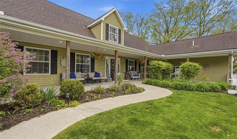 16263 S Seymour Rd, Argentine, MI 48451 - 5 Beds, 5 Bath