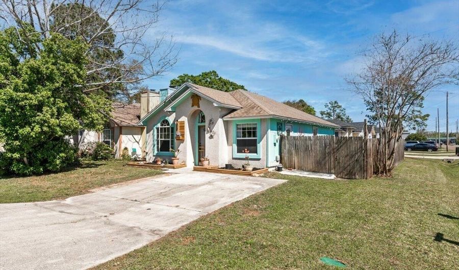 95 W 13TH St, Atlantic Beach, FL 32233 - 3 Beds, 2 Bath