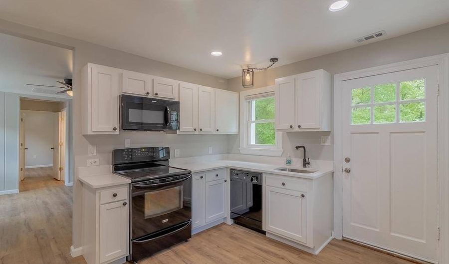 1816 Maple Ln, Accokeek, MD 20607 - 2 Beds, 2 Bath