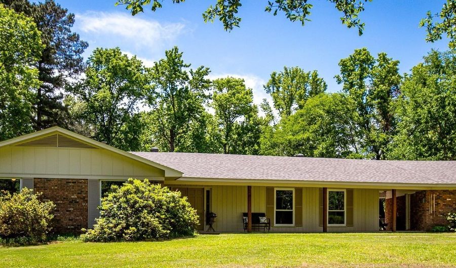 2901 Country Club Rd, Arkadelphia, AR 71923 - 3 Beds, 3 Bath