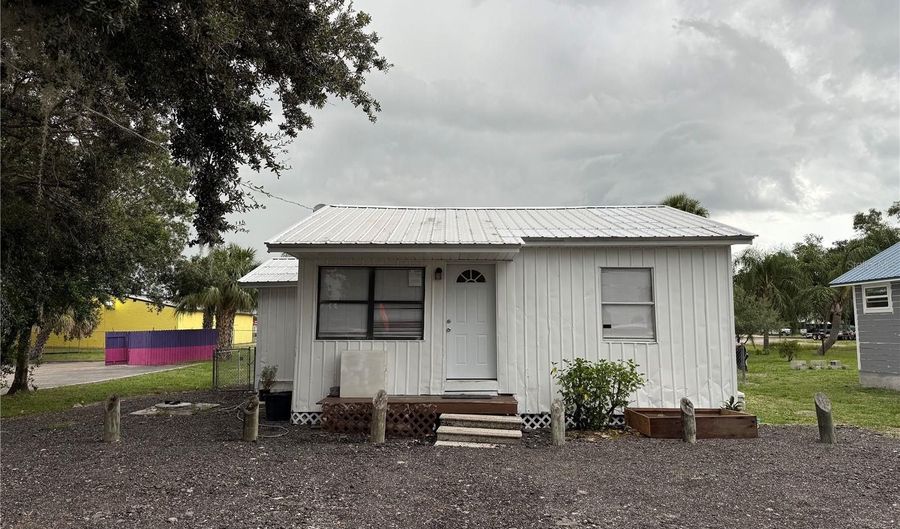 101 S ROGERS Ave, Arcadia, FL 34266 - 2 Beds, 1 Bath