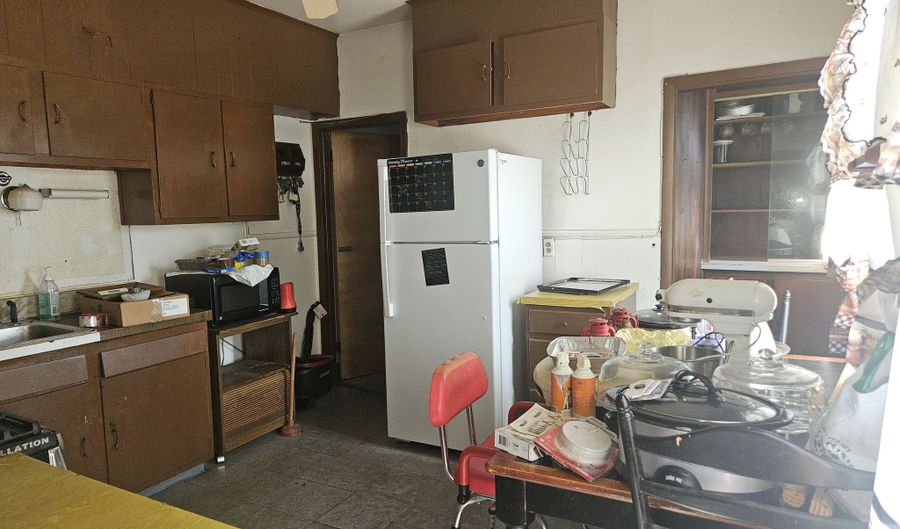 39 Roosevelt St, Bridgeport, CT 06608 - 5 Beds, 3 Bath