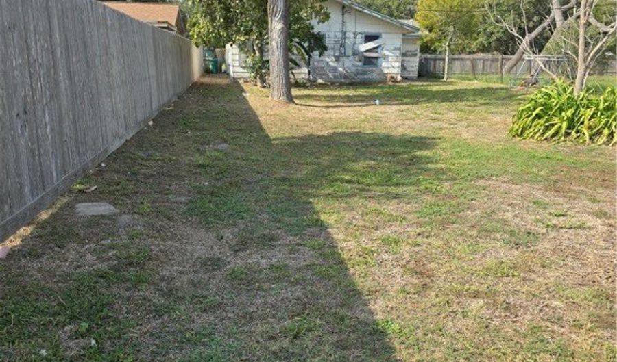 325 N Houston St, Aransas Pass, TX 78336 - 4 Beds, 2 Bath