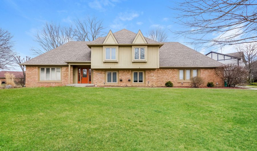 2489 Woodsway Dr, Greenwood, IN 46143 - 4 Beds, 4 Bath