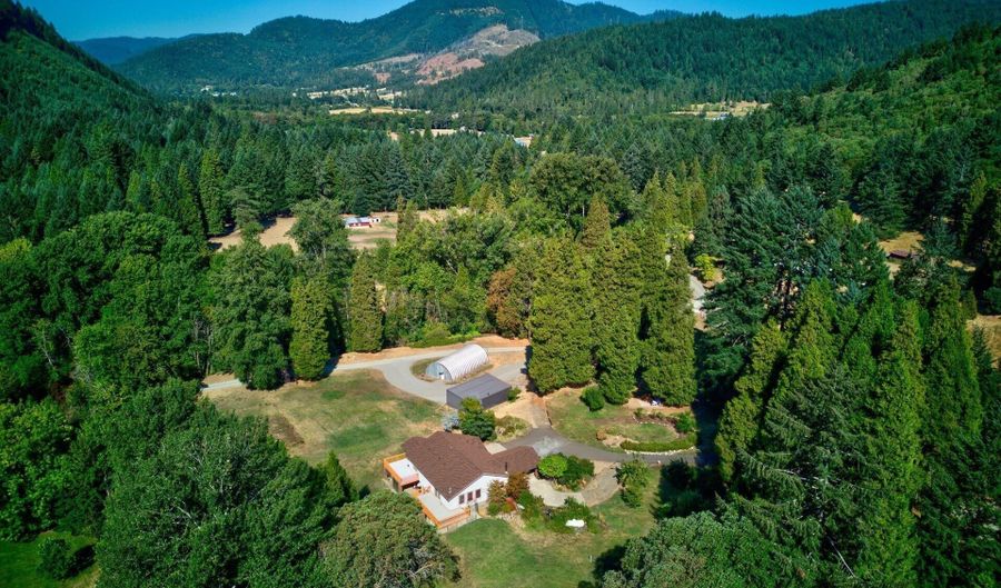 913 Starveout Creek Rd, Azalea, OR 97410 - 4 Beds, 3 Bath