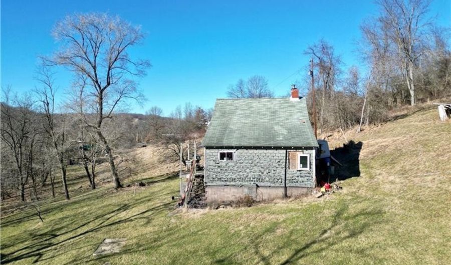 3389 Vista Valley Rd, Amwell, PA 15311 - 3 Beds, 1 Bath