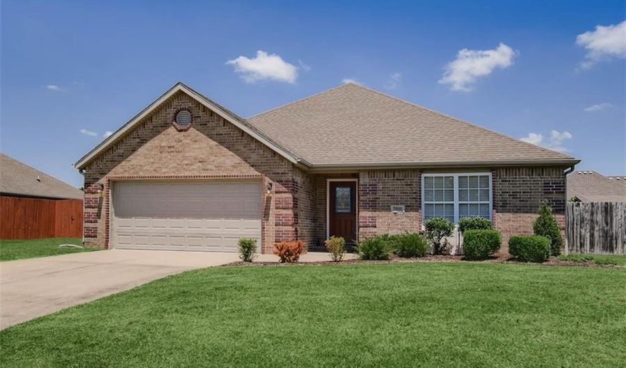 2800 SW Azalea Ave, Bentonville, AR 72713 - 4 Beds, 2 Bath