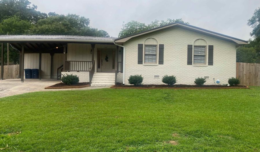 412 10TH St, Alabaster, AL 35007 - 4 Beds, 2 Bath