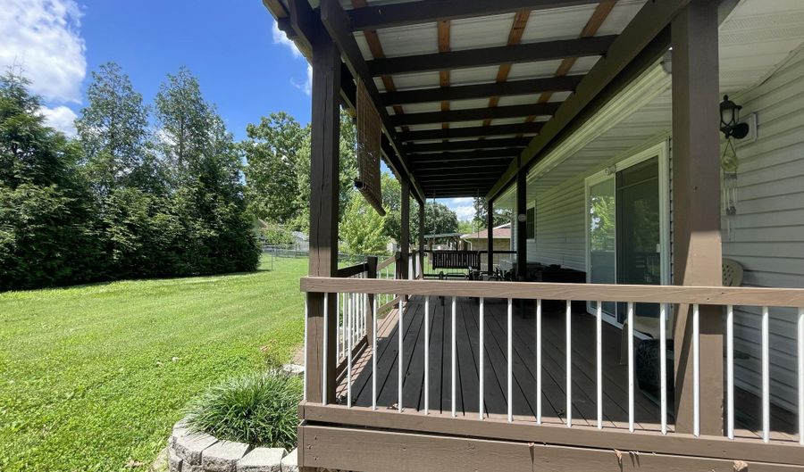 2105 Oakridge Dr, Ava, MO 65608 - 4 Beds, 3 Bath