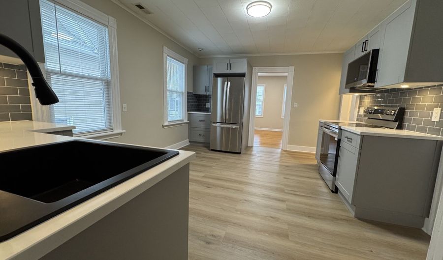 22 Dwight St 2Nd Fl, Ansonia, CT 06401 - 3 Beds, 1 Bath