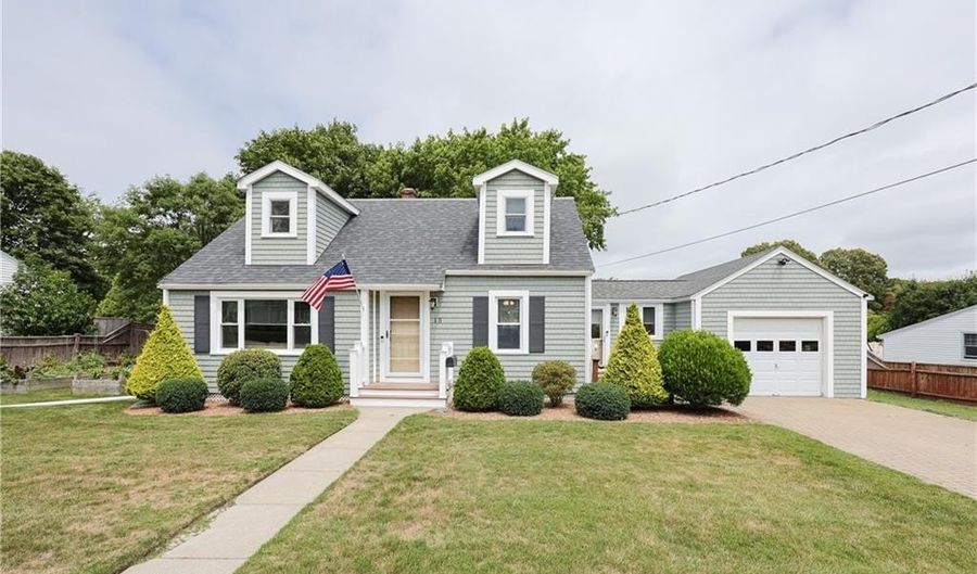 15 Terrace Dr, Bristol, RI 02809 - 3 Beds, 2 Bath