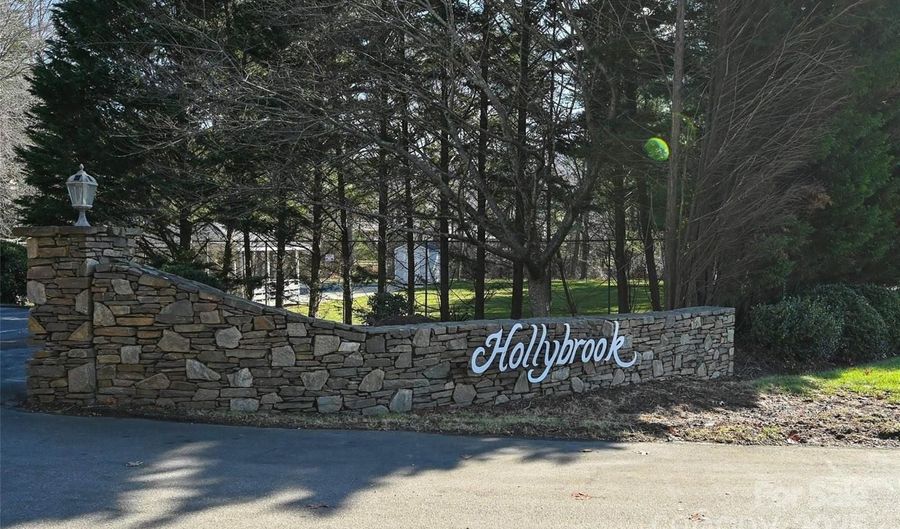 71 Hollybrook Dr, Asheville, NC 28803 - 2 Beds, 2 Bath