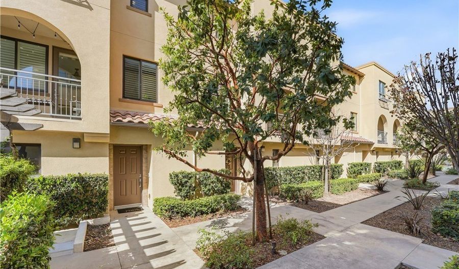 809 S Anaheim Blvd 101, Anaheim, CA 92805 - 3 Beds, 3 Bath