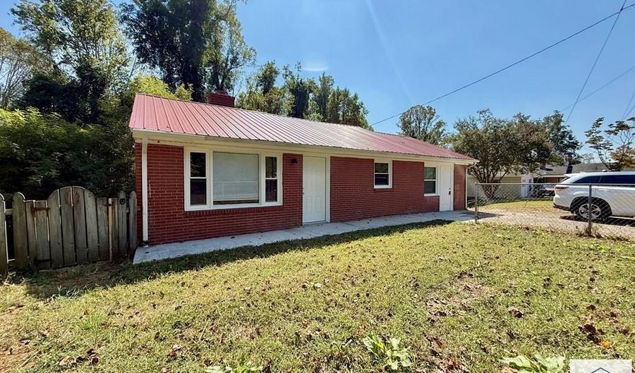 320 Franklin Heights Rd, Bassett, VA 24055 - 3 Beds, 1 Bath