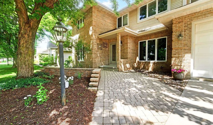 5706 Kilkenny Pl, Fitchburg, WI 53711 - 4 Beds, 5 Bath