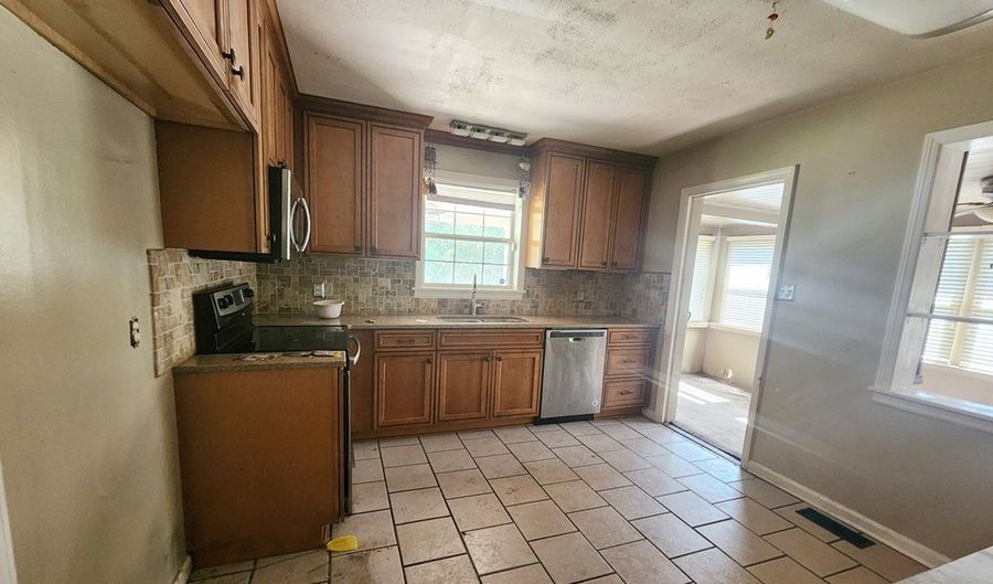 2022 Stuart Ave, Albany, GA 31707 - 3 Beds, 1 Bath