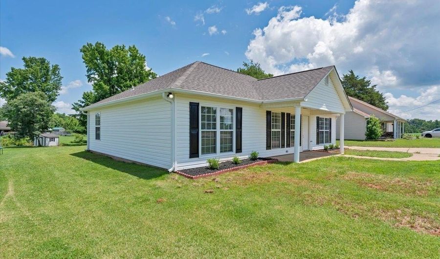 28221 Nuke Whitt Ln, Ardmore, AL 35739 - 3 Beds, 2 Bath