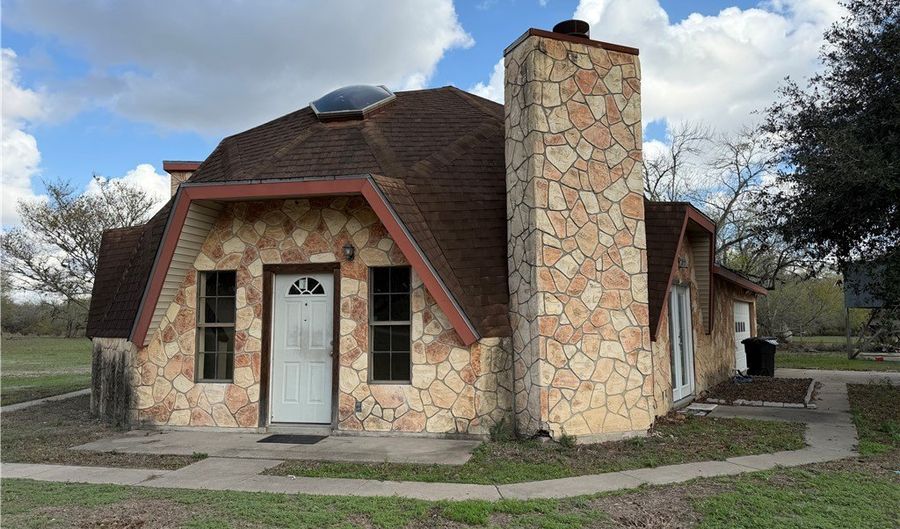 119 County Road 324, Alice, TX 78332 - 2 Beds, 2 Bath