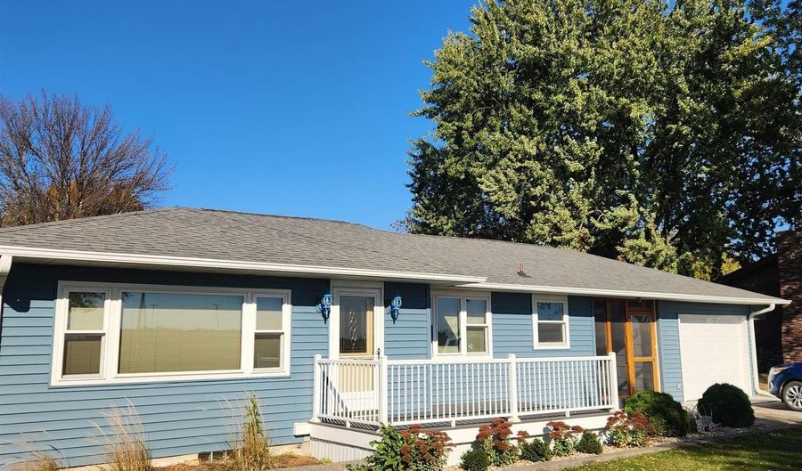 1703 E Mcgregor St, Algona, IA 50511 - 2 Beds, 2 Bath