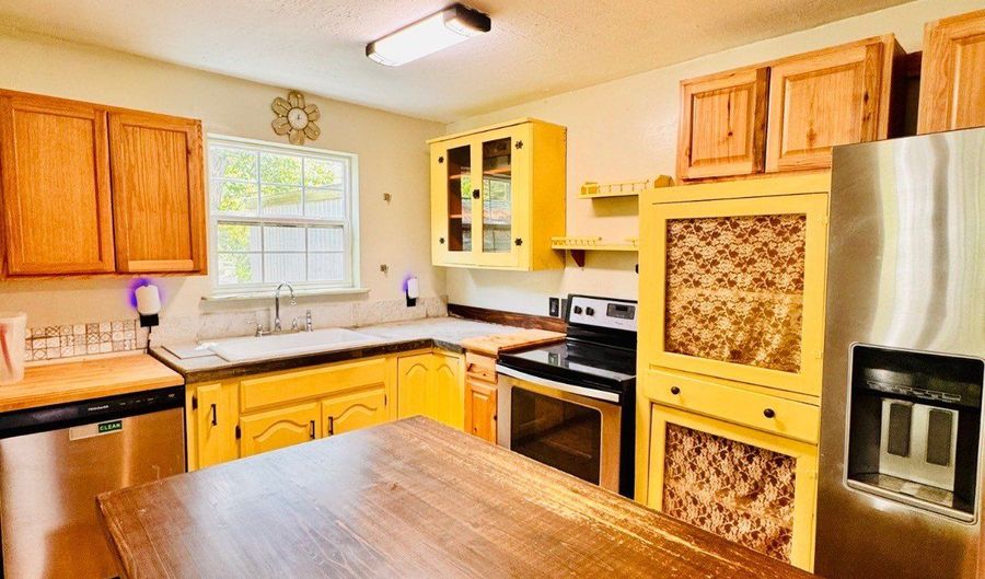 171 151 Anna Ruth Rd, Big Sandy, TN 38221 - 6 Beds, 3 Bath