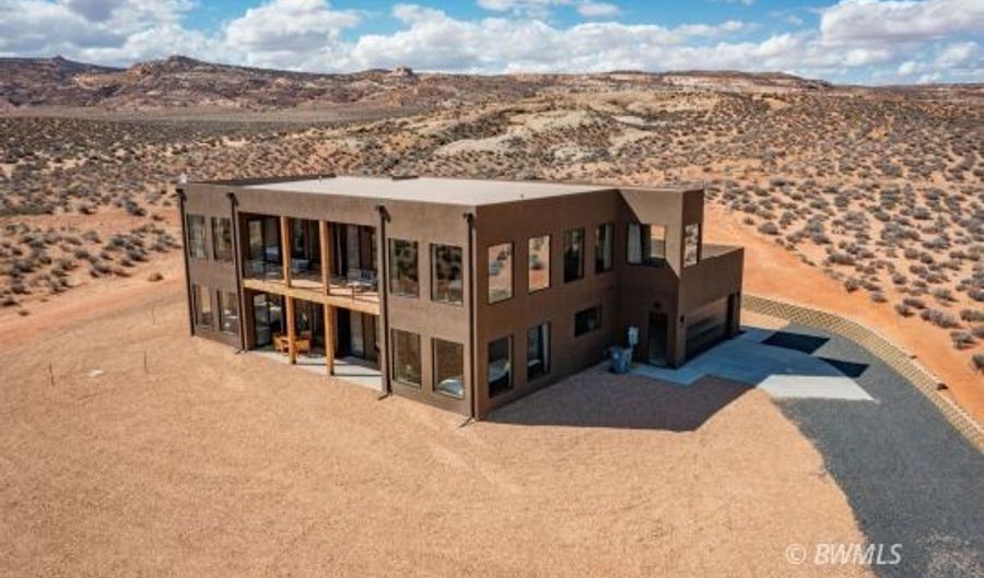 950 S Shelter Cove Dr, Big Water, UT 84741 - 4 Beds, 5 Bath