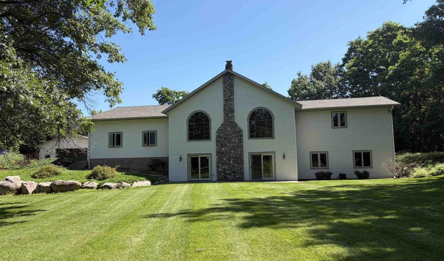 9605 SUMAC Cir, Amherst, WI 54406 - 4 Beds, 3 Bath