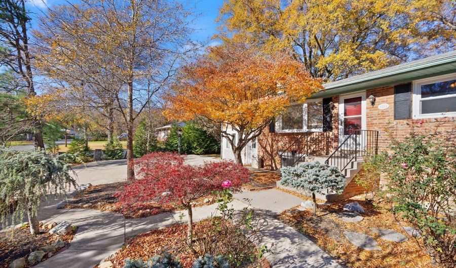 4211 DOWNING St, Annandale, VA 22003 - 5 Beds, 4 Bath