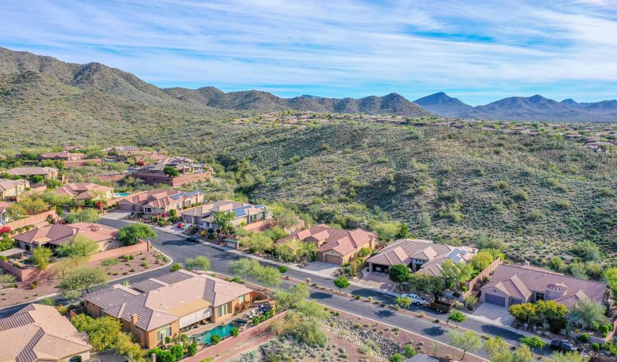 42223 N ANTHEM CREEK Dr, Anthem, AZ 85086 - 6 Beds, 4 Bath