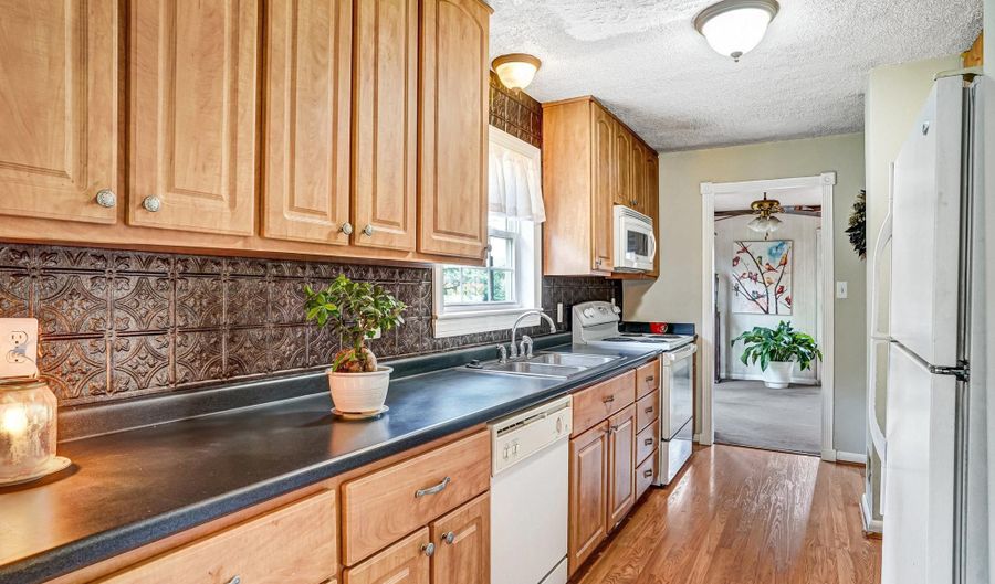6013 SHAFFER Dr, Alexandria, VA 22310 - 5 Beds, 3 Bath