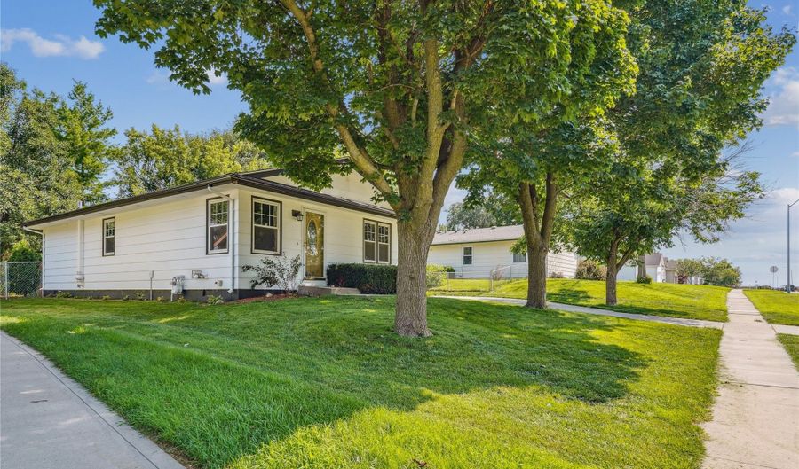 507 4th St NW, Altoona, IA 50009 - 3 Beds, 1 Bath