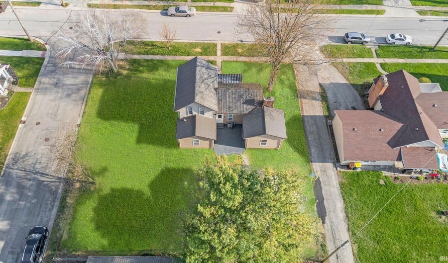 329 W 19th St, Auburn, IN 46706 - 4 Beds, 2 Bath